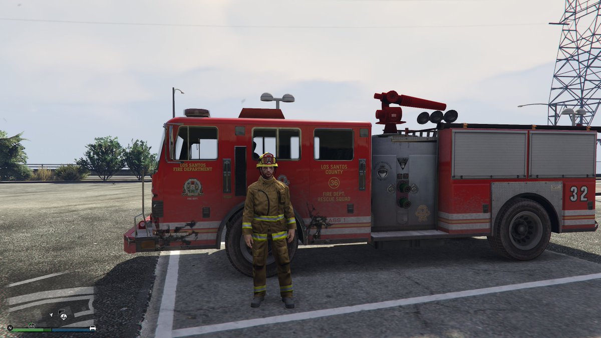 fujii30's tweet photo. GTA5

今週の割引車両にケイトラがあったので購入
一般車両より小さいのに重量感のあるハンドル、他車両と接触した時の軽量感というアベコベな性能
荷台に骨組みを積むと何故か背面防弾になるので街乗りで使う分には申し分ない
消防車ミッションが今週は報酬2倍の10万＄で美味しいです https://t.co/6LT2FLQ1w2