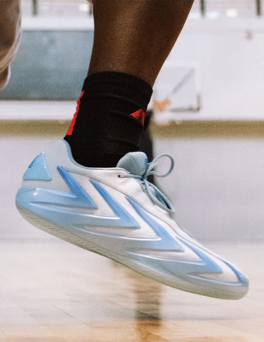 SneakerReporter's tweet photo. Anthony Edwards officially debuts the Adidas AE 3 🔥🔥🔥 https://t.co/pbbsdyGWOb