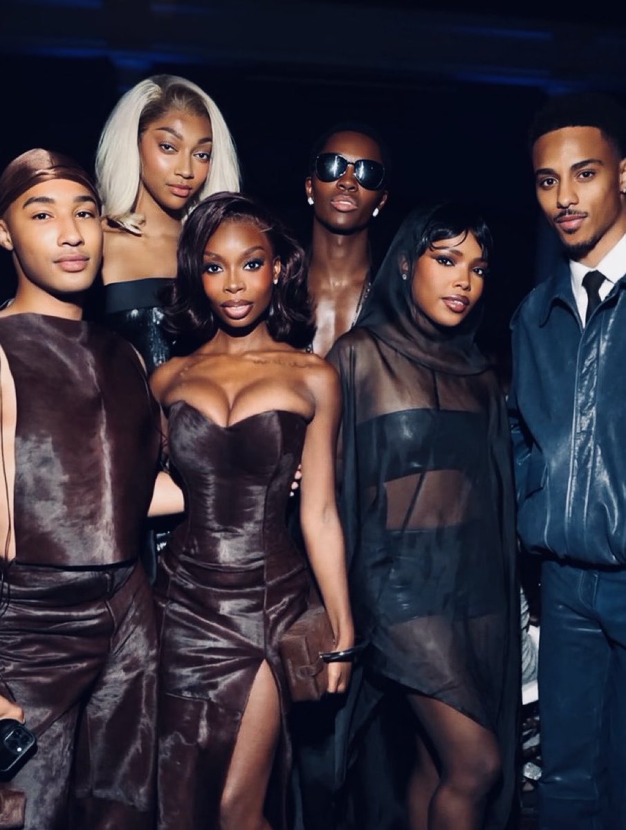 beybycita27's tweet photo. This historic young Black Hollywood link-up. https://t.co/AGGGDGriPS