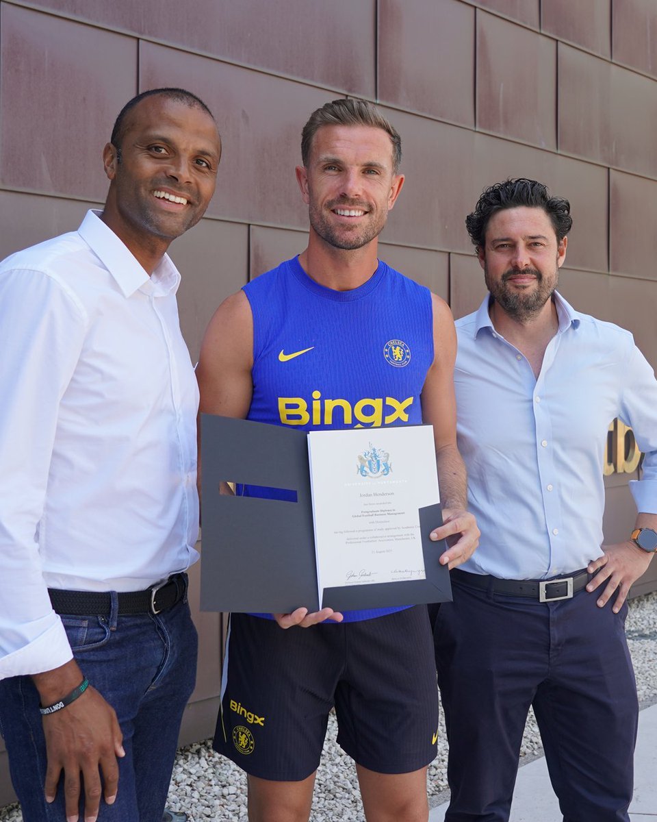 JacobsBen's tweet photo. The PFA presented Chelsea midfielder Jordan Henderson with his Diploma in Global Football Business Management yesterday.👨‍🎓 https://t.co/4wjXB59mak