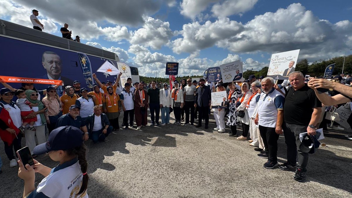 Akbakirkoy's tweet photo. 25. yıl kutlamalarımız için tüm teşkilatımızla birlikte Ankara’ya gidiyoruz! 🇹🇷

Birlik, beraberlik ve teşkilat ruhuyla; kuruluşumuzdan bugüne taşıdığımız büyük davanın 25. yıl gururunu hep birlikte yaşayacağız.

İlk günkü heyecan, aynı inanç ve güçlü teşkilatımızla Türkiye’nin geleceğine yürümeye devam ediyoruz.

Milletimizle Çeyrek Asır, Türkiye Geleceğe Hazır! 🇹🇷

#SevdamızBakırköy #AKPartiBakırköy #HerMahallesiyleBakırköy #AKParti25Yaşında #TürkiyeGeleceğeHazır