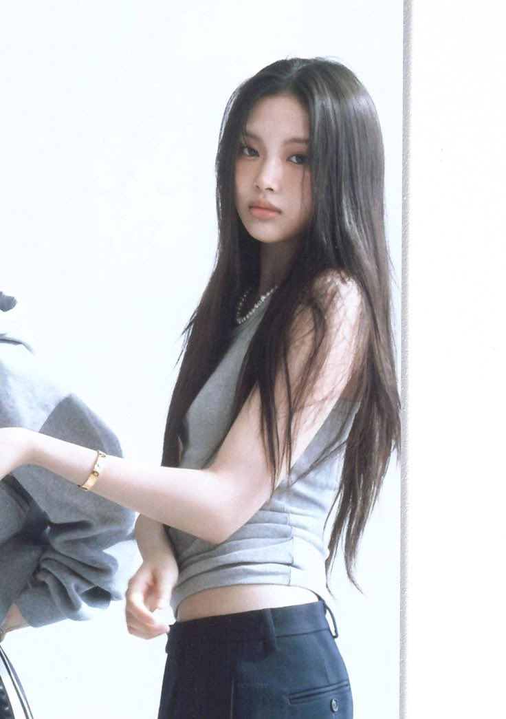 yenavsc's tweet photo. She looks insanely attractive in this pics https://t.co/A1uBgexxM0