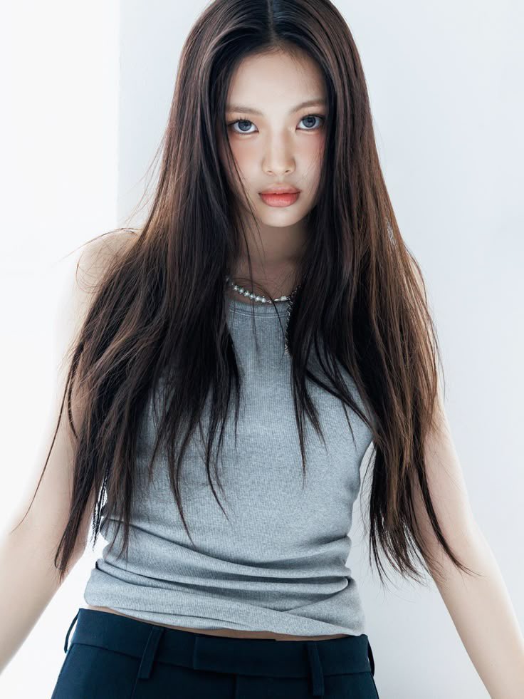 yenavsc's tweet photo. She looks insanely attractive in this pics https://t.co/A1uBgexxM0
