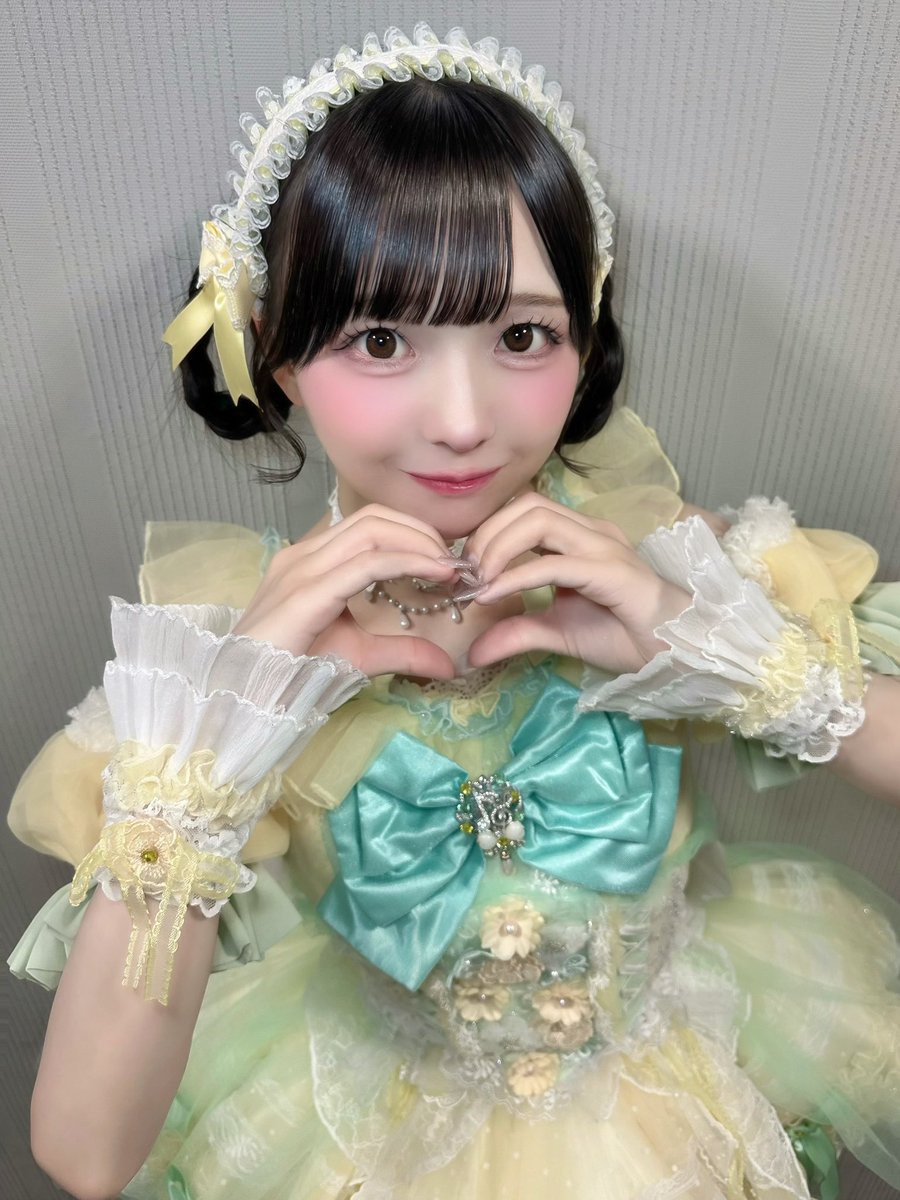 one__miri's tweet photo. はじまりの夏、抱きしめて🌻💛 https://t.co/uxJP3OAlE6