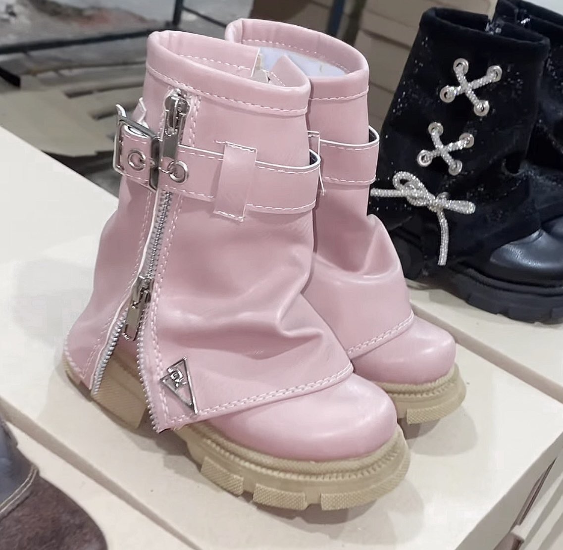 heartipink's tweet photo. need these boots so bad https://t.co/8i91Sc9Nbe