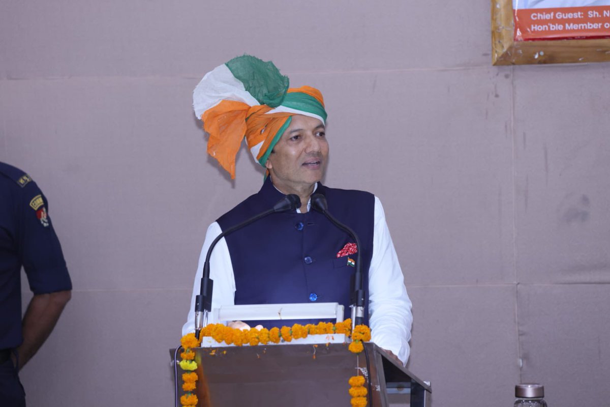 FFOIndia's tweet photo. A proud day for Kurukshetra. 🇮🇳

A 108-foot National Flag was inaugurated at Kurukshetra University by the Flag Foundation of India—marking the 225th monumental flag by Flag Foundation of India.

This Tiranga now stands tall on the land of the Gita as a symbol of pride, unity and love for our nation.

The occasion also celebrated the winners of the My Bharat Quiz, which saw participation from 7,000 students across 4 blocks of Kurukshetra Parliamentary Constituency. The top three winners were honoured with medals and prize money.

A special day celebrating the Tiranga and our young achievers. 🇮🇳

Har Ghar Tiranga. Har Din Tiranga. Har Dil Tiranga.

#HarDinTiranga #HarGharTiranga #HarDilTiranga #FlagFoundationOfIndia #FFOI #225thFlag #KurukshetraUniversity #MyBharatQuiz #Tiranga