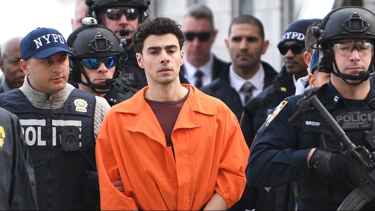 Az621421's tweet photo. Breaking: Luigi Mangione, accused of fatally shooting UnitedHealthcare CEO Brian Thompson, is set for an emergency hearing today in Manhattan federal court.

Prosecutors and the defense jointly requested the sudden appearance, fueling speculation of a possible plea deal.

He faces federal charges of stalking resulting in death (up to life in prison). His state murder trial was scheduled to begin in September.

#LuigiMangione #BrianThompson