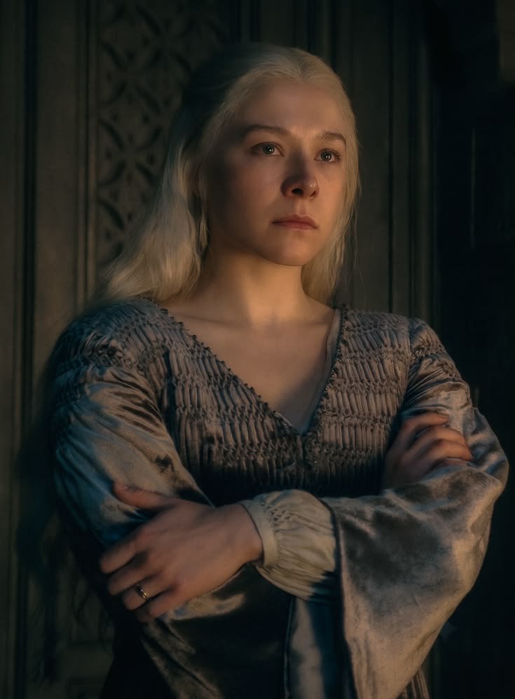 eunsplace's tweet photo. going to my employee's chambers in the middle of the night clearly just to discuss her loyalty and nothing else https://t.co/kOgXRhw1Dg