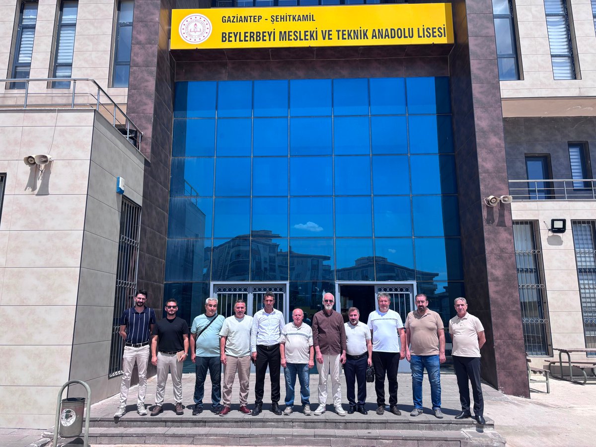 aornek1's tweet photo. Sendikal mücadelede konfor alanından çıkıp mücadeleli ve duygulu bir denkleme doğru yol alıyoruz.
Bu mücadelede  alınteriyle karşılıksız çaba gösteren tüm dostlara selam olsun. @SehitkamilEBS @NurullahTekatas @MehmetDemirEBS @celikrical @sabriadlim @tunc_bestami @ https://t.co/paLL9BMPxK