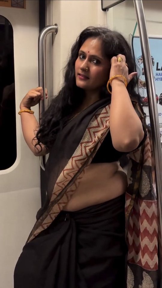 Vanitha_Angel's tweet photo. Did u like m saree pose and looks
#amma #mom #momdon #mommy #CHUDAİ #Chudaï #idduppu #soothu #saree https://t.co/1Ezblno7Nv