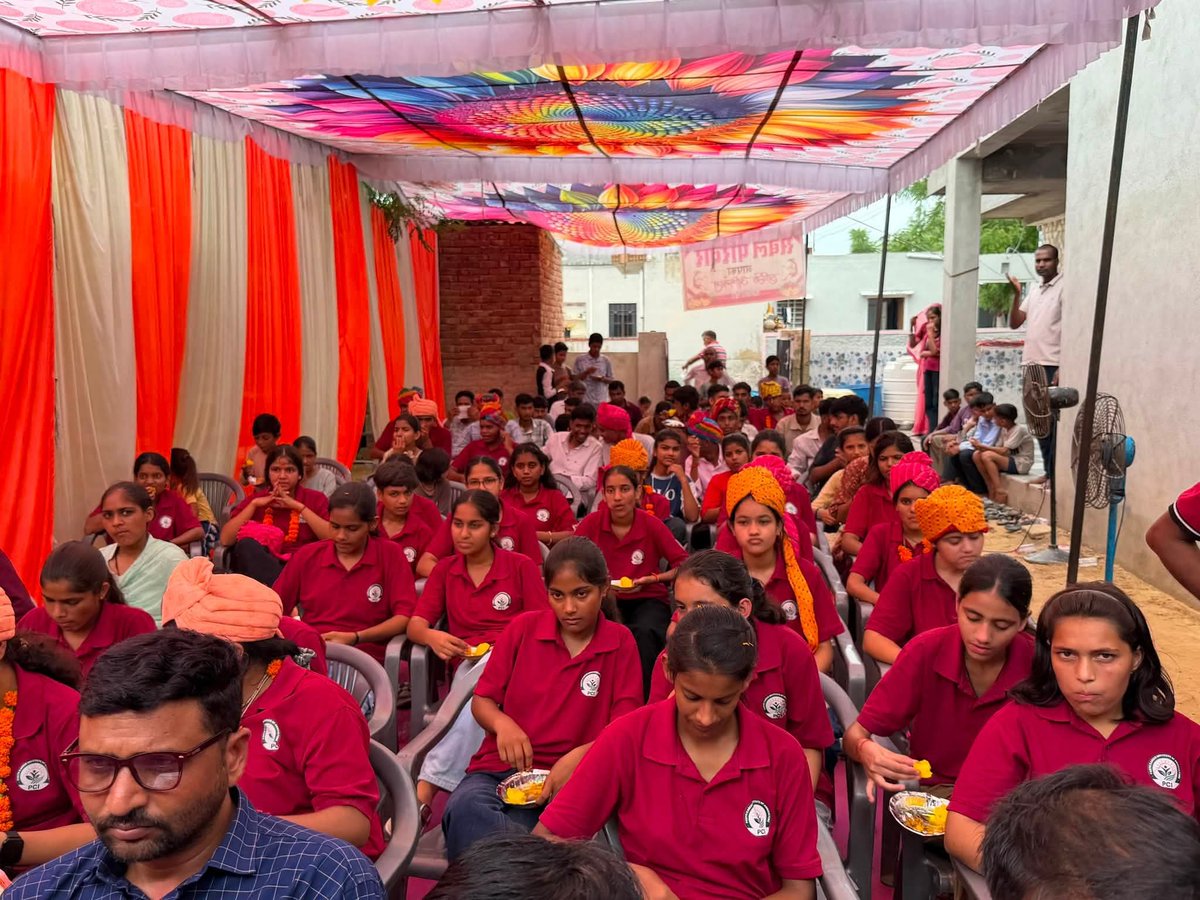 Subhash_Meelin's tweet photo. मेघपुरा गांव की होनहार छात्रा मनीषा सबल ने अपनी प्रतिभा, मेहनत और लगन का शानदार परिचय देते हुए All India ICAR Exam में 9वीं रैंक हासिल कर गांव ही नहीं, बल्कि पूरे क्षेत्र का नाम रोशन किया है। 

मनीषा की इस उल्लेखनीय सफलता से उनके परिवार, गु���ुजनों, ग्रामीणों और https://t.co/9PhfXI6k4i