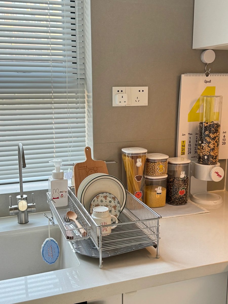 yokopococo's tweet photo. Spent the afternoon wiping down every shelf in the kitchen u0026 put all my dry snacks in labeled jars—this quiet small win feels so satisfying!， https://t.co/MpfdWUflsX
