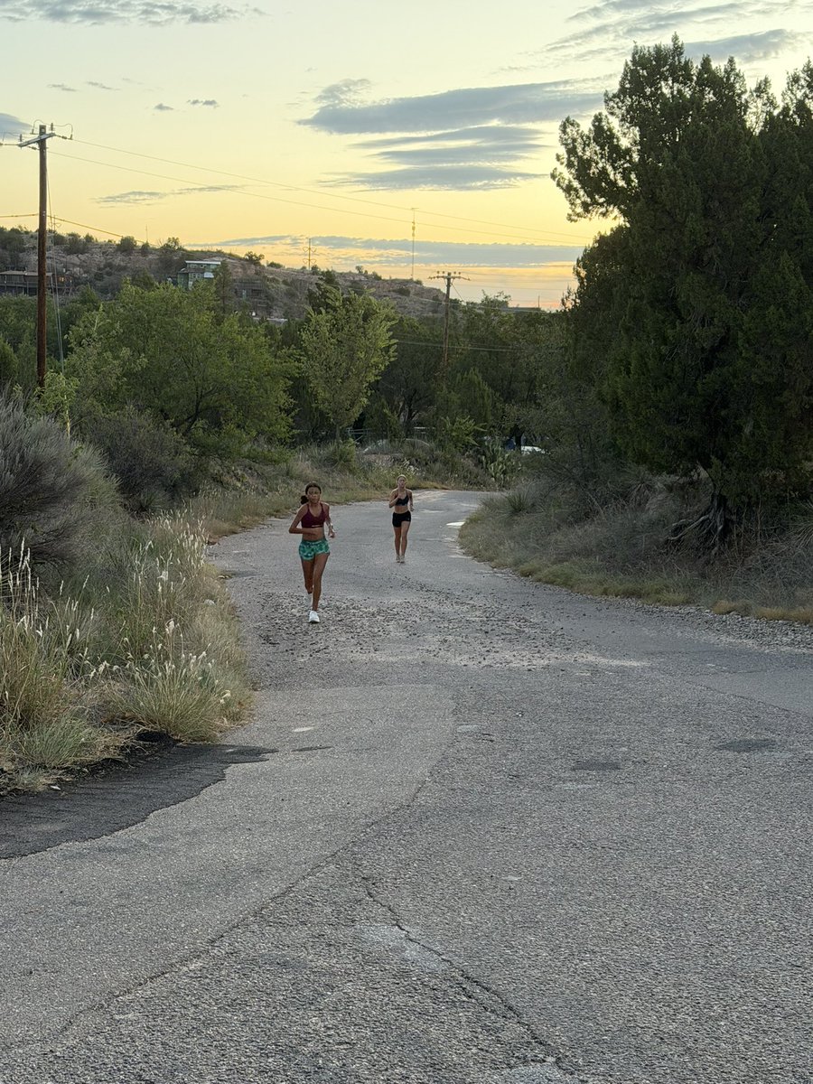 randalltrack's tweet photo. Lady Raider CC getting in great hill work on the last Friday of summer 🏴‍☠️💪 https://t.co/ju1cbYGhvE