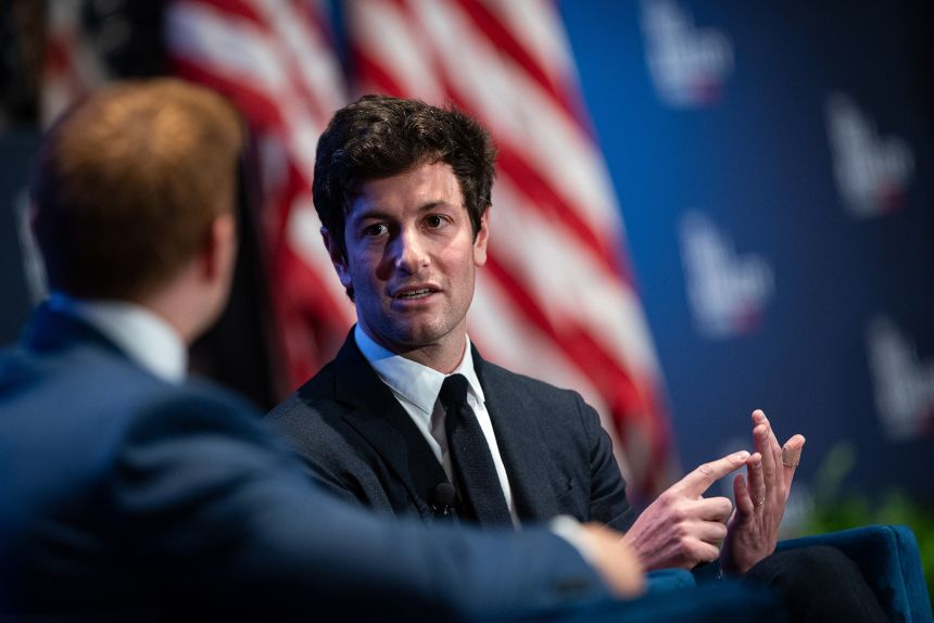 StockMKTNewz's tweet photo. JOSH KUSHNER'S THRIVE CAPITAL JUST UPDATED ITS PUBLIC STOCK PORTFOLIO

This is everything Thrive Capital owned as of the end of Q2

- SpaceX $SPCX: 18,914,205 shares, $3.2B (84.83%)
- Amazon $AMZN: 904,038 shares, $215.5M (5.66%)
- Oscar Health $OSCR: 6,343,617 shares, $180.9M (4.75%)
- Shopify $SHOP: 895,817 shares, $102.3M (2.68%)
- Figma $FIG: 4,396,636 shares, $79.5M (2.09%)

THIS IS EVERYTHING THAT CHANGED IN THEIR STOCK PORTFOLIO DURING Q2

New positions this quarter:

- SpaceX $SPCX: 18,914,205 shares, $3,231.7M
- Amazon $AMZN: 904,038 shares, $215.5M

Fully exited:

- Carvana $CVNA: was 226,761 shares, $71.3M
- StubHub $STUB: was 68,745 shares, $0.4M