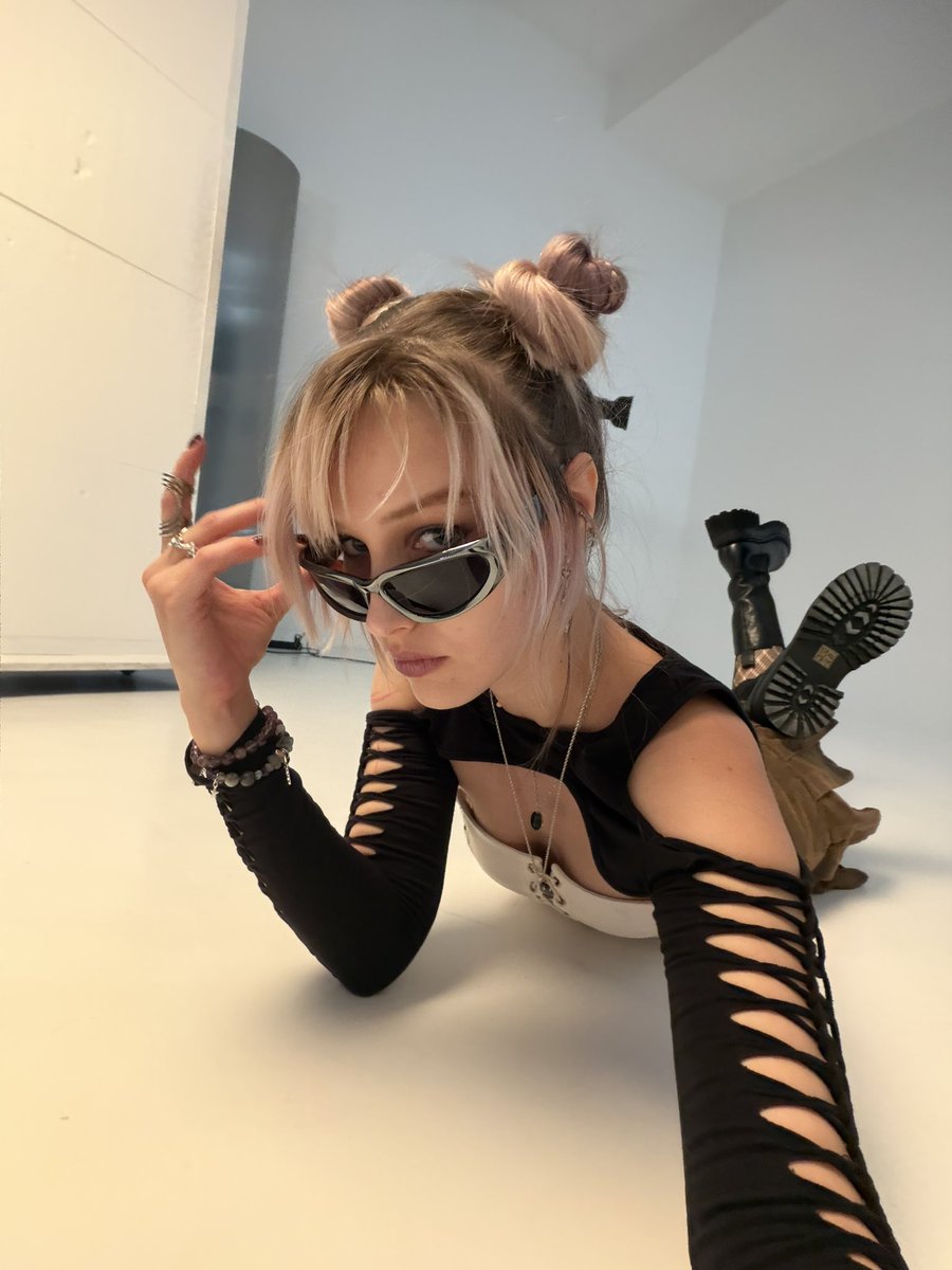 nanamicant's tweet photo. Давайте я закину сексі фотки а ви кинете донАт по посиланню внизу поста👇 https://t.co/BxjsmJMiWx