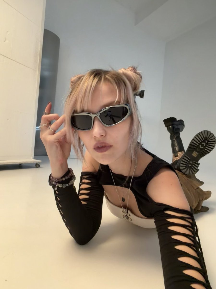 nanamicant's tweet photo. Давайте я закину сексі фотки а ви кинете донАт по посиланню внизу поста👇 https://t.co/BxjsmJMiWx
