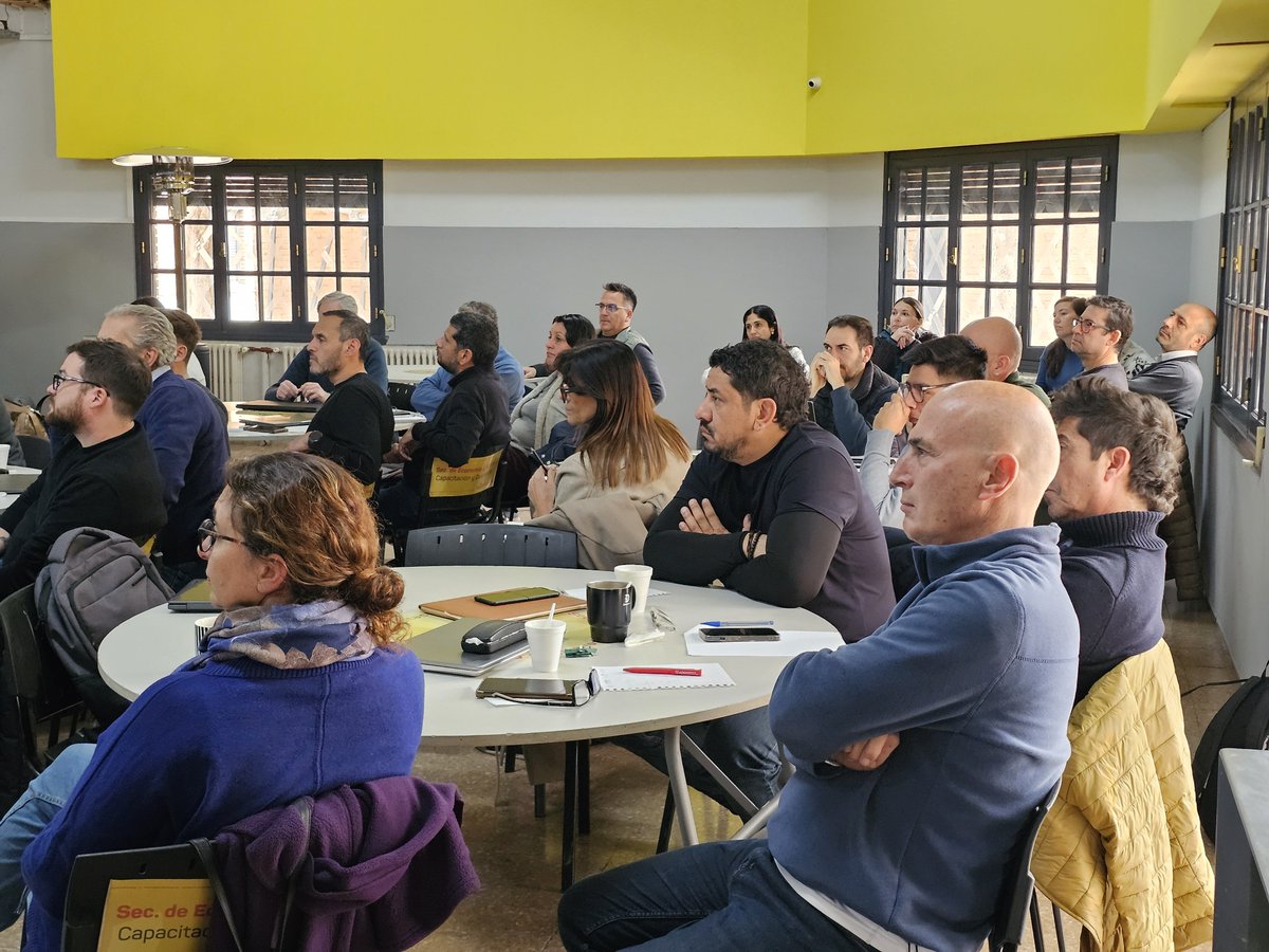 estebanallasino's tweet photo. Un equipo que aprende, una gestión que mejora 🚀

50 compañeros de trabajo comenzaron una nueva capacitación de nuestra Escuela de Gobierno Municipal, esta vez en el Programa de Transformación Digital de ADEN, para incorporar herramientas de inteligencia artificial y tecnología a su trabajo diario.

La tecnología por sí sola no transforma una gestión. La diferencia la hacen las personas que aprenden a usarla para resolver mejor. Por eso seguimos invirtiendo en nuestros equipos, para ser cada día más eficientes y brindar mejores servicios a las familias de Luján.

Seguimos aprendiendo. Seguimos mejorando. ❤️