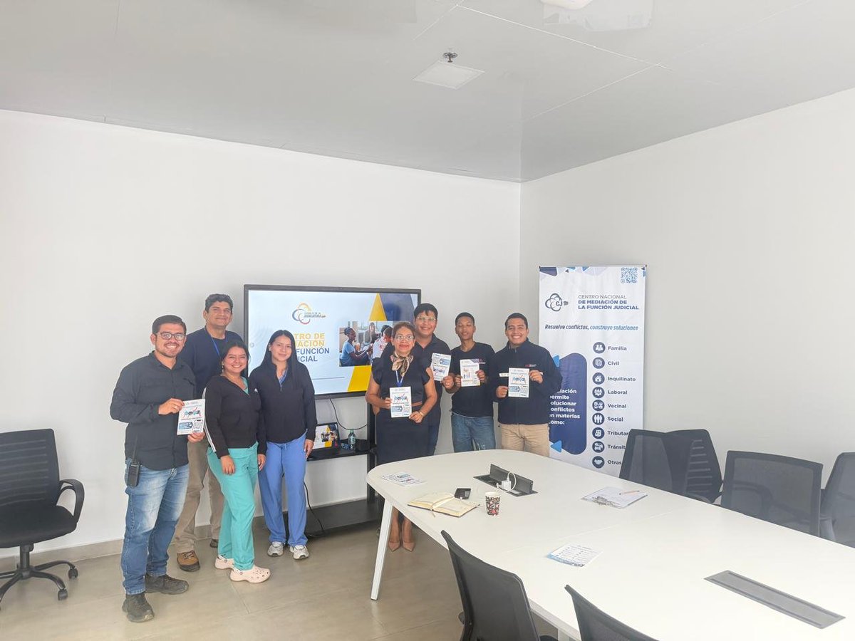 MediacionCJ's tweet photo. 📍 | #MediaciónEnTerritorio

En #Guayas, participamos en una jornada de socialización en el cantón Durán, con el propósito de dar a conocer la mediación como un método alternativo de solución de conflictos, promover la cultura de paz y fomentar el diálogo como herramienta para la construcción de acuerdos.

Durante la jornada, se brindó información a la ciudadanía sobre los beneficios de la mediación, destacando que este servicio permite resolver controversias de manera ágil, voluntaria, confidencial y con plena validez legal, evitando procesos judiciales prolongados.

🤝 Los asistentes conocieron cómo acceder a este servicio y las materias que pueden ser resueltas mediante mediación, fortaleciendo el conocimiento ciudadano sobre este mecanismo de solución pacífica de conflictos.

#Mediación #ResuelveConflictos #ConstruyeAcuerdos🤝