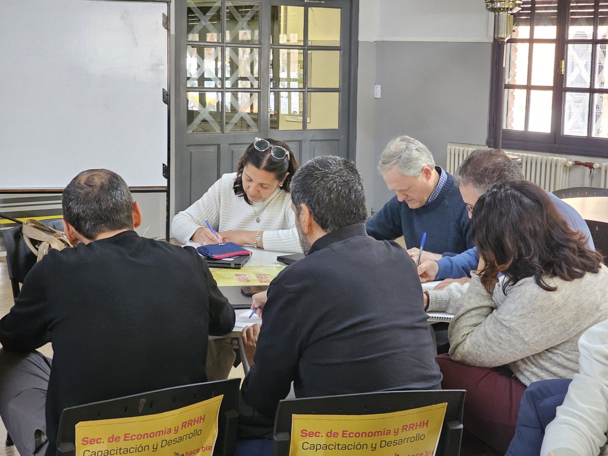estebanallasino's tweet photo. Un equipo que aprende, una gestión que mejora 🚀

50 compañeros de trabajo comenzaron una nueva capacitación de nuestra Escuela de Gobierno Municipal, esta vez en el Programa de Transformación Digital de ADEN, para incorporar herramientas de inteligencia artificial y tecnología a su trabajo diario.

La tecnología por sí sola no transforma una gestión. La diferencia la hacen las personas que aprenden a usarla para resolver mejor. Por eso seguimos invirtiendo en nuestros equipos, para ser cada día más eficientes y brindar mejores servicios a las familias de Luján.

Seguimos aprendiendo. Seguimos mejorando. ❤️