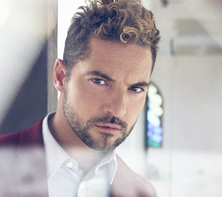 Formula_Music's tweet photo. ¿CON CUÁL DE ESTOS DIVOS ICÓNICOS DE LA MÚSICA TE QUEDAS? 🤔

🔄 David Bisbal 
❤️ Cristian Castro https://t.co/83JwTQfuMV