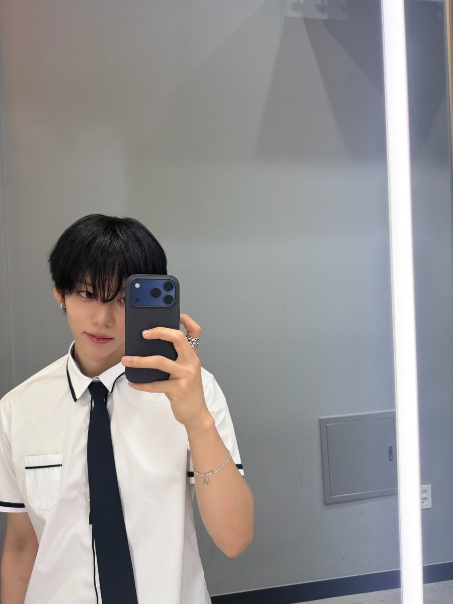 _AMPERSANDONE_'s tweet photo. Am I pretty pretty 학생?

#앰퍼샌드원 #AMPERSANDONE 
#나캠든 #KAMDEN https://t.co/4Z7H76KFxm