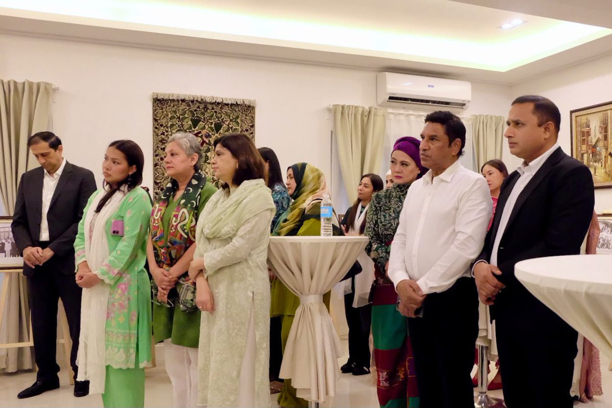 PakinPhl's tweet photo. The ceremony was attended by the members of the Pakistani community and Philippine officials. Messages from the President and Prime Minister of Pakistan were read out on the occasion.The event concluded with a cake-cutting ceremony to mark 🇵🇰’s Independence Day.
#PakistanAt80 https://t.co/NY8NrOObbX