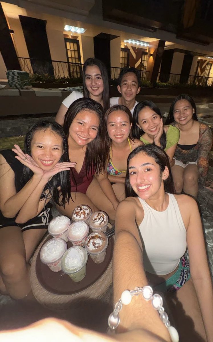 Aks10813's tweet photo. Thank you so much for celebrating with me! And of course, THANK YOU, Cess @Jarina_Sandhu, for surprising me once again. You’re really full of surprises ha! I really appreciate you guys for making the night extra memorable. Definitely a night I’ll cherish.🫶 https://t.co/sqdSMqrsyS