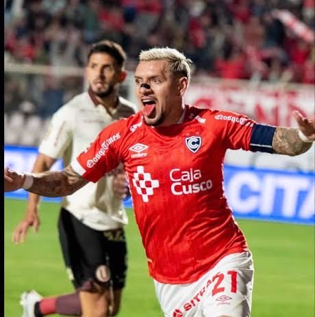ErrorArbitralTR's tweet photo. Los mismos hinchas que vieron a su equipo ser HUMILLADO en el grupo más fácil en la historia de la Libertadores están menospreciando la goleada de Cienciano sobre Botafogo. 

Lo que es hablar desde el DOLOR y la ENVIDIA. Triste espectáculo. https://t.co/a2fSIqdJGa
