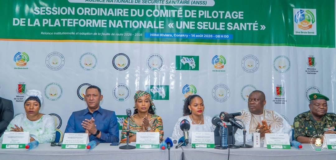 GNMSHP's tweet photo. Tenue de la 1ʳᵉ session ordinaire du COPIL de la plateforme nationale « Une Seule Santé ».

À l’ordre du jour : gouvernance, fonctionnement des organes, réactivation du comité technique, feuille de route 2026-2028 et signature du protocole d’accord multisectoriel.

#OneHealth https://t.co/DTUavdk67Q