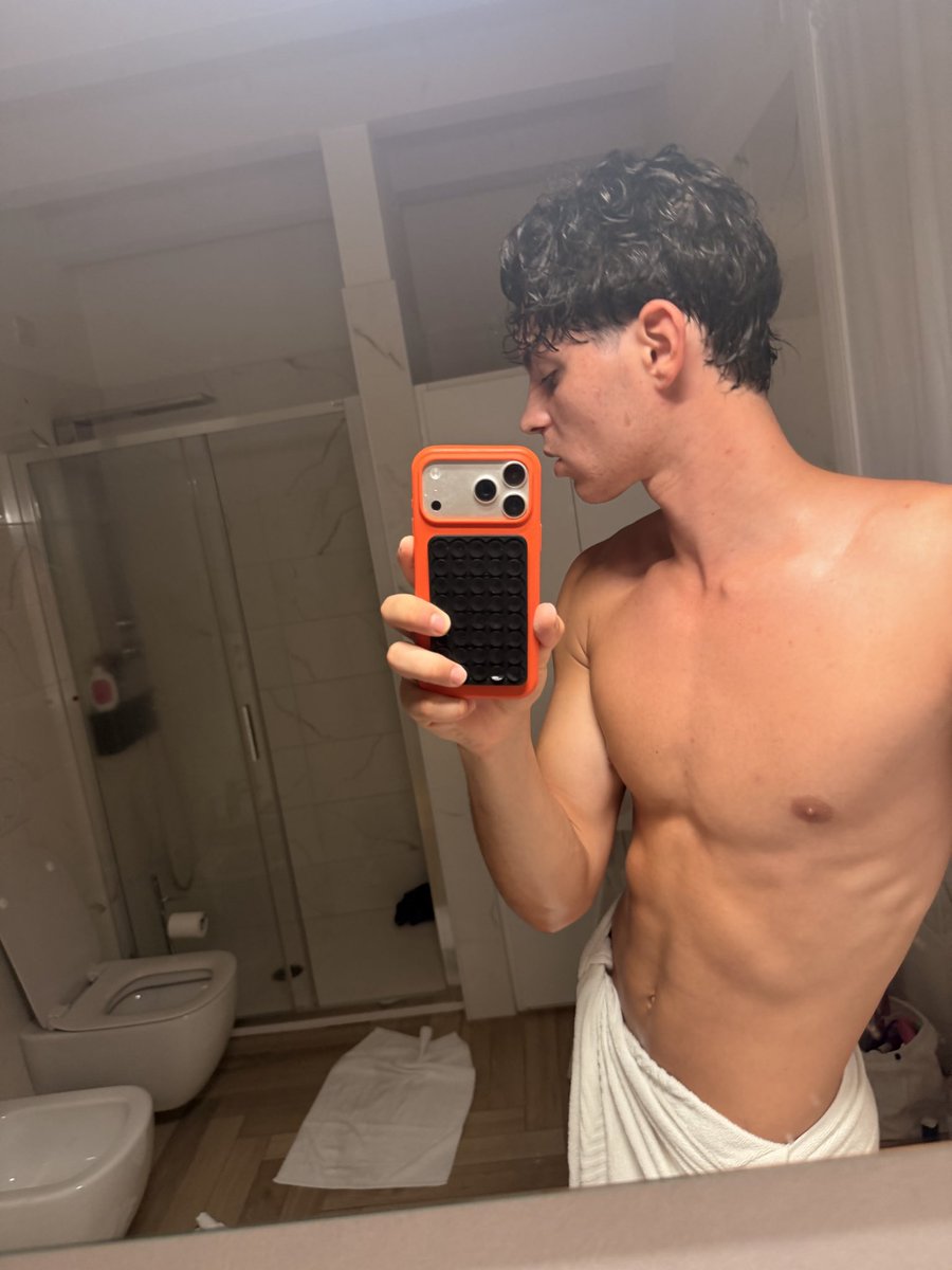 kingdanielsant's tweet photo. Brutal mogging you 😈 #findom #mogging #cashmaster #readytodrain https://t.co/CGITFYprki
