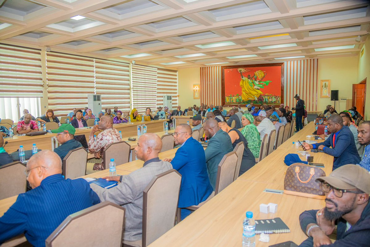 cntguinee1's tweet photo. 𝟏𝟎ᵉ 𝐥𝐞́𝐠𝐢𝐬𝐥𝐚𝐭𝐮𝐫𝐞 : 𝐥𝐞𝐬 𝐝𝐞́𝐩𝐮𝐭𝐞́𝐬 𝐝𝐮 𝐠𝐫𝐨𝐮𝐩𝐞 𝐩𝐚𝐫𝐥𝐞𝐦𝐞𝐧𝐭𝐚𝐢𝐫𝐞 𝐆𝐌𝐃 𝐫𝐞𝐧𝐟𝐨𝐫𝐜𝐞𝐧𝐭 𝐥𝐞𝐮𝐫𝐬 𝐜𝐚𝐩𝐚𝐜𝐢𝐭𝐞́𝐬 𝐬𝐮𝐫 𝐥𝐞 𝐭𝐫𝐚𝐯𝐚𝐢𝐥 𝐩𝐚𝐫𝐥𝐞𝐦𝐞𝐧𝐭𝐚𝐢𝐫𝐞
https://t.co/jSROakBZ1s
#AN #AlloAN #AGENDA #ANGN #ANG #Kibaro https://t.co/FqlwET1AJa