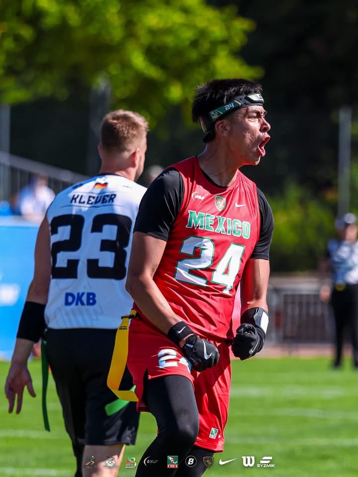 todomenosfut's tweet photo. 🇲🇽🔥 ¡TERCERA VICTORIA Y PASO PERFECTO!

La Selección Mexicana Varonil de Flag Football derrota 38-32 a Suiza y suma su tercer triunfo consecutivo en el Mundial. 💪🏈

3️⃣ juegos
3️⃣ victorias
🇲🇽 ¡México sigue firme en la pelea por el boleto a Los Ángeles 2028! https://t.co/Pq6iEh0OkE