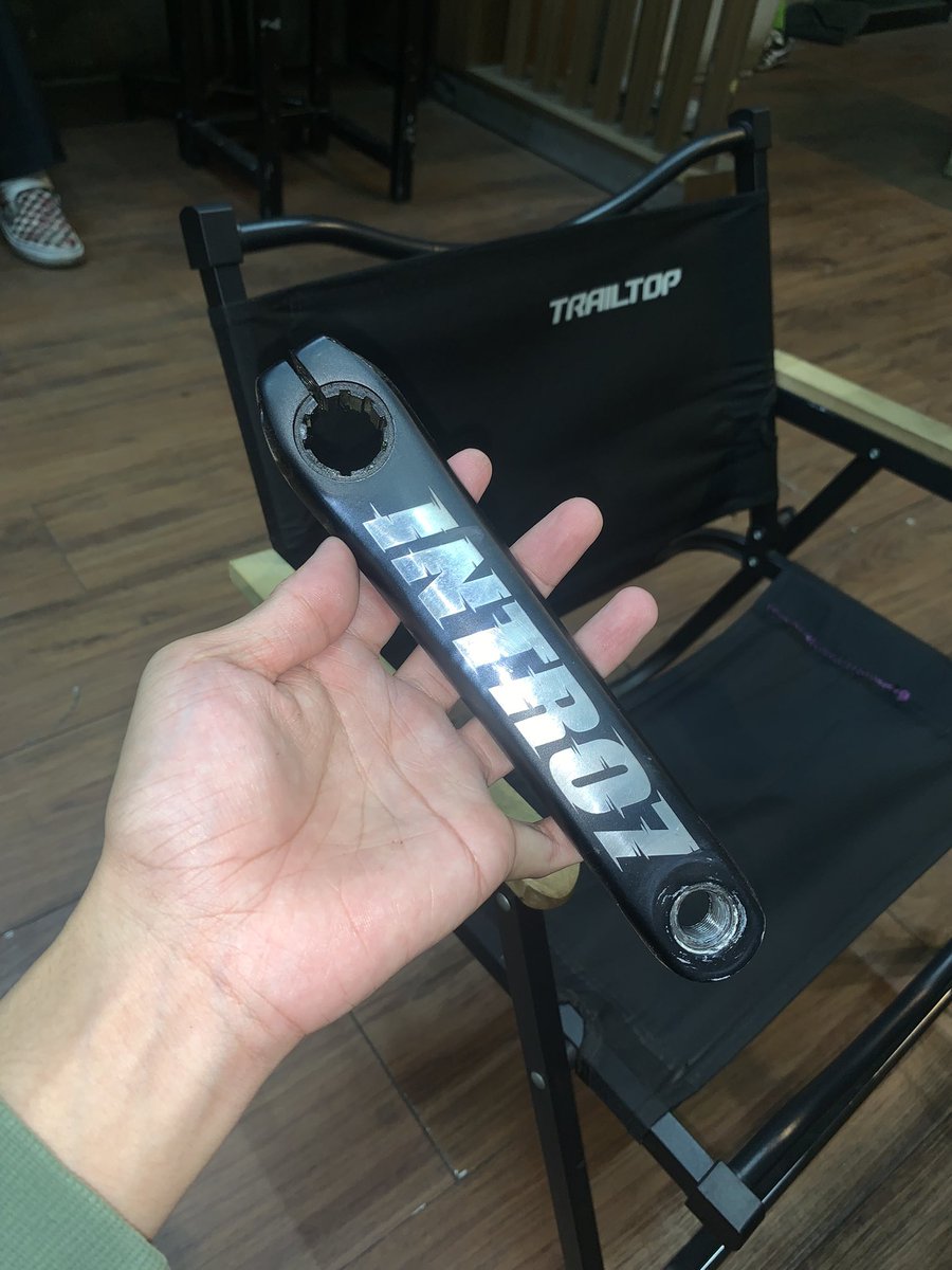 Iannpaw's tweet photo. WTS 
crankset intro7 aero 49t
170mm
drat, tooth dijamin aman
gapernah oblak
minus pemakaian dan boltnut kurang 3
lok makssar
1500k negoo
#fnfjb https://t.co/nG1X2lJW9j