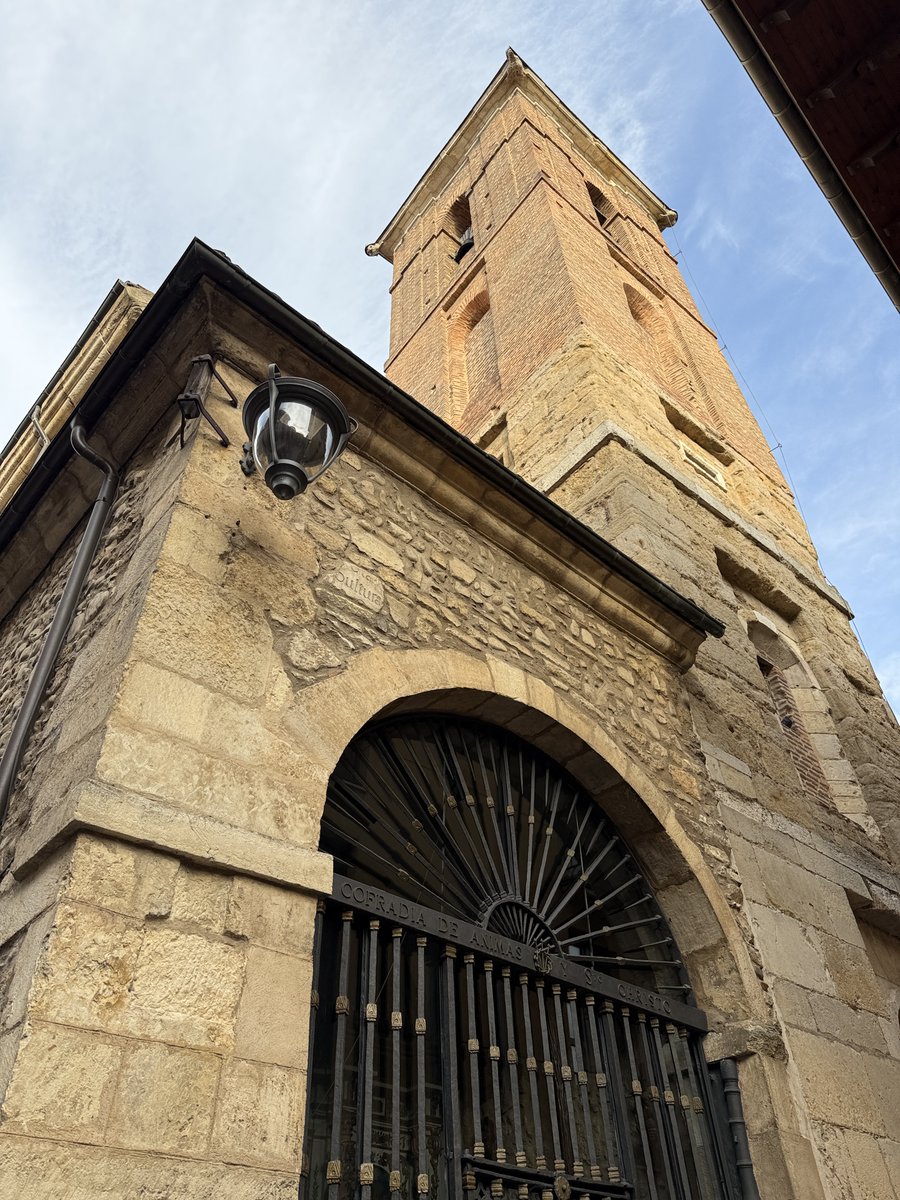 LeonAyto's tweet photo. 👋💫 Acabamos el domingo desde la iglesia de San Martín #LeónEsp #Hastamañana #LeónSoloHayUno #LeónEspaña #Buenasnochesmundo https://t.co/EOnyDH8gr7