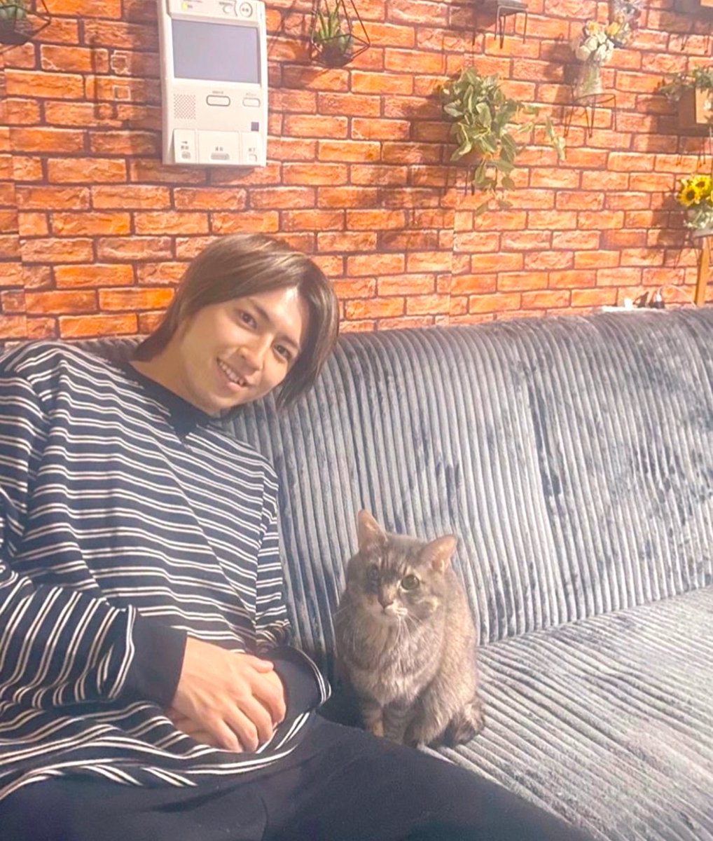 aya_yade_07's tweet photo. 超特急 タカシくんです😸

猫ちゃん大好きで、猫ちゃんについての知識もとんでもないです、猫ちゃんとのエピソードもたくさんあります😚

表紙ずーーーっと待ってます、お願いします🙏✨️

#超特急 #タカシ https://t.co/3QKMi3Tgpy