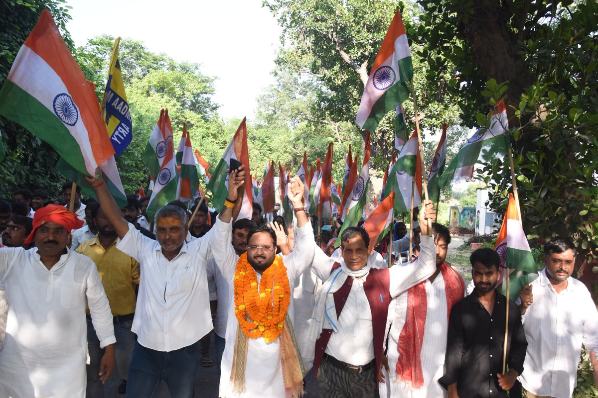 ArunVermaASAP's tweet photo. विजयी विश्व तिरंगा प्यारा,
झण्डा ऊँचा रहे हमारा 🇮🇳

आम आदमी पार्टी, उत्तर प्रदेश मुख्य प्रदेश प्रवक्ता @VanshrajDubey जी के नेतृत्व में सुलतानपुर जनपद की जयसिंहपुर विधानसभा में आम आदमी पार्टी ने निकाली तिरंगा यात्रा।
@AAPUttarPradesh https://t.co/IeiuGFqqox