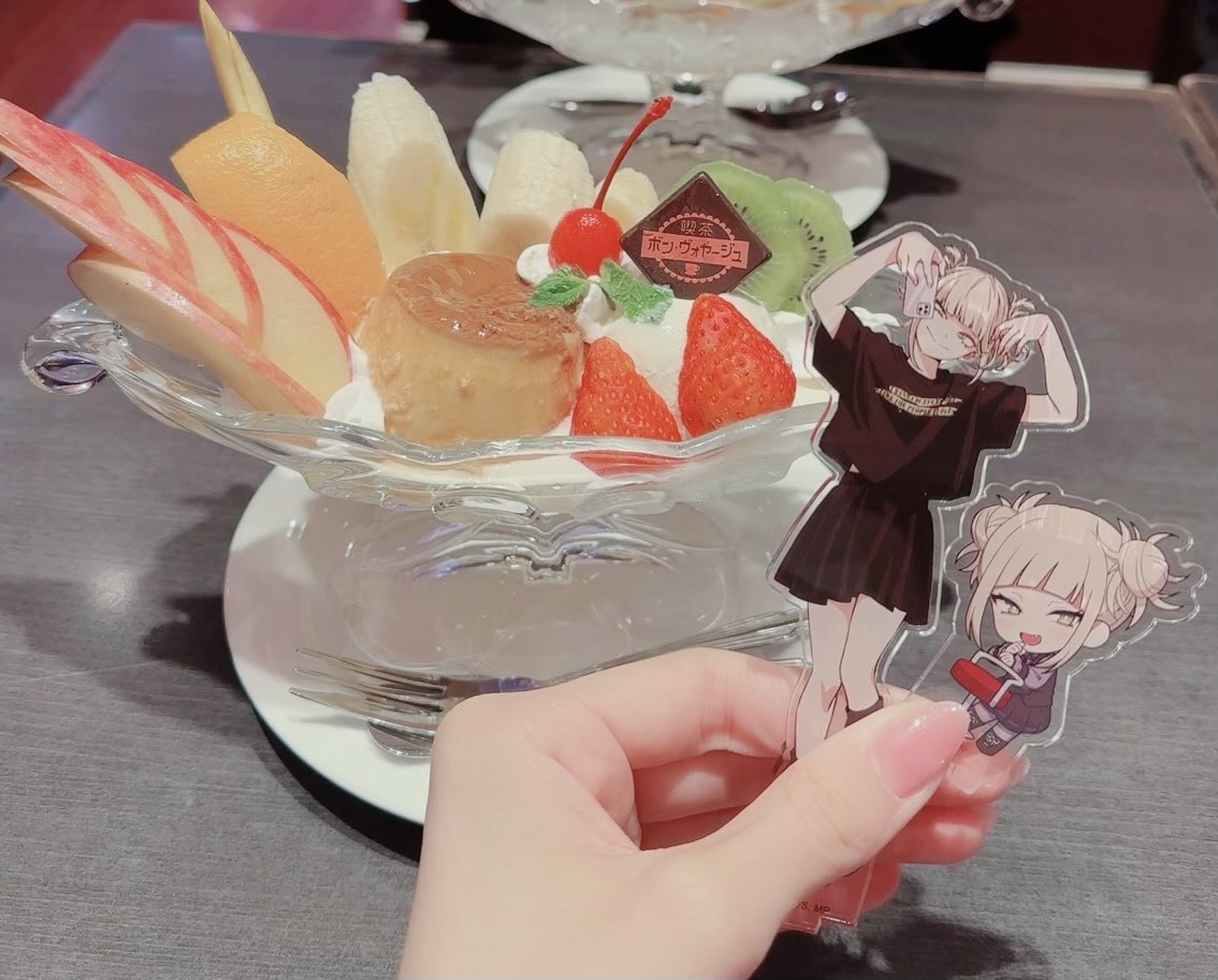 KanayanS08's tweet photo. この日はカフェはしごでヒロアカカフェも行ってきた！！推しドリンクとお茶子ちゃんプレートどっちも美味しかった🥺🤎
コラボカフェ後にふらっと見つけたカフェのプリンアラモードもオシャレだった🍮✨ https://t.co/4GuvkIBzRP