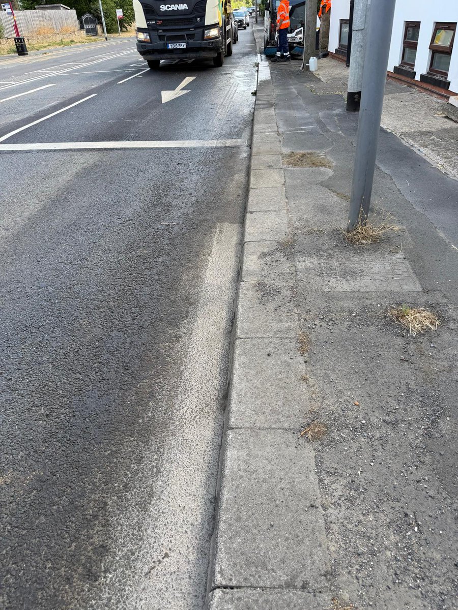 Clean_Leeds's tweet photo. We didnt get too Egg-cited on hearing there was some meat that had fallen off the back of a lorry in Garforth today. This was one Offal job we wish we didnt have to deal with, egg-specially in this heat the crew didn't get their feathers ruffled as they made a clean sweep of it https://t.co/7ezcNieY1T