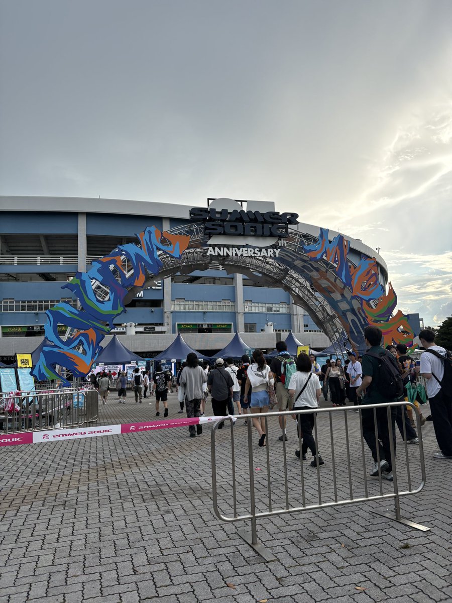 YTfl1109's tweet photo. サマソニ初日参戦✨
前日の雨が怖くて、夕方遅めからの参戦やったけど、BUMPとマンウィズ聴けたからヨシ❗️
明日はAdo聴くぞ〜‼️ https://t.co/2wfDOA7WJ4
