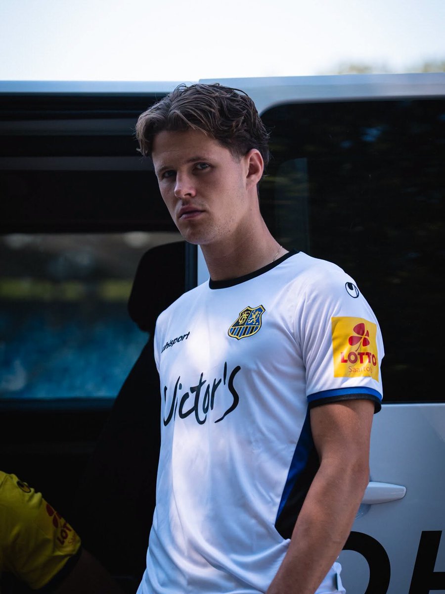 Footy_ShirtNews's tweet photo. 🇩🇪 1. FC Saarbrücken

2026-27 Away &amp; Third Kits by uhlsport

#KitNews https://t.co/VQ1TMfLa02