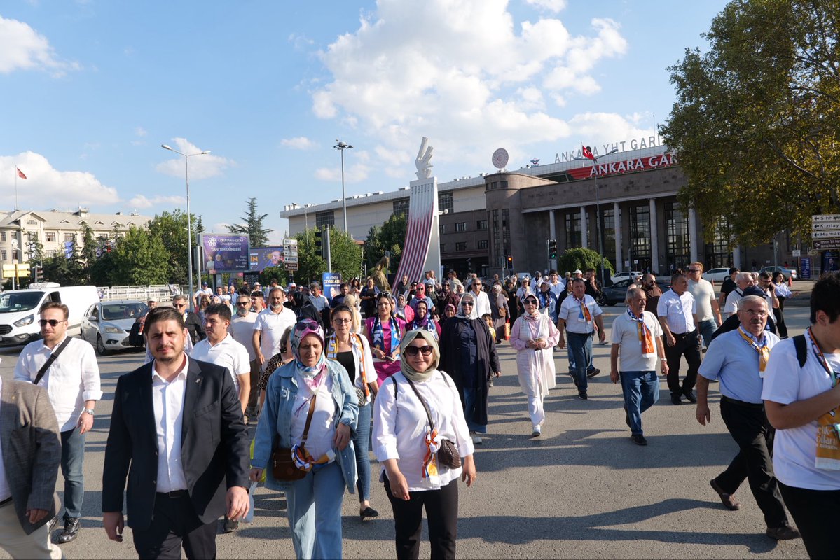 AKEskisehir26's tweet photo. Eskişehir Teşkilâtımız; kadınıyla, genciyle, 14 ilçesiyle 25. Yıl Özel Mitingimiz için Ankara yolunda!

Genel Başkanımız ve Cumhurbaşkanımız Sn. Recep Tayyip Erdoğan’ın teşrifleriyle, milletimizle bir araya geleceğimiz bu büyük buluşmaya çok az kaldı.

Milletimizle Çeyrek Asır, Türkiye Geleceğe Hazır 🇹🇷