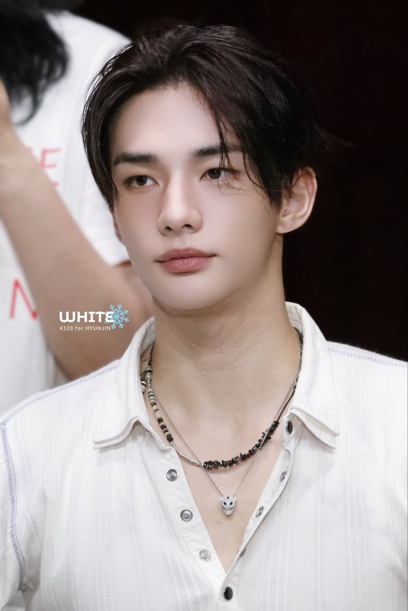white4320's tweet photo. 260814 SW fansign
2nd pic has 2018 Hyunjin vibe

#Hyunjin #현진 #黃鉉辰 #ヒョンジン
#StrayKids #스키즈 https://t.co/K9UcyzEh5g