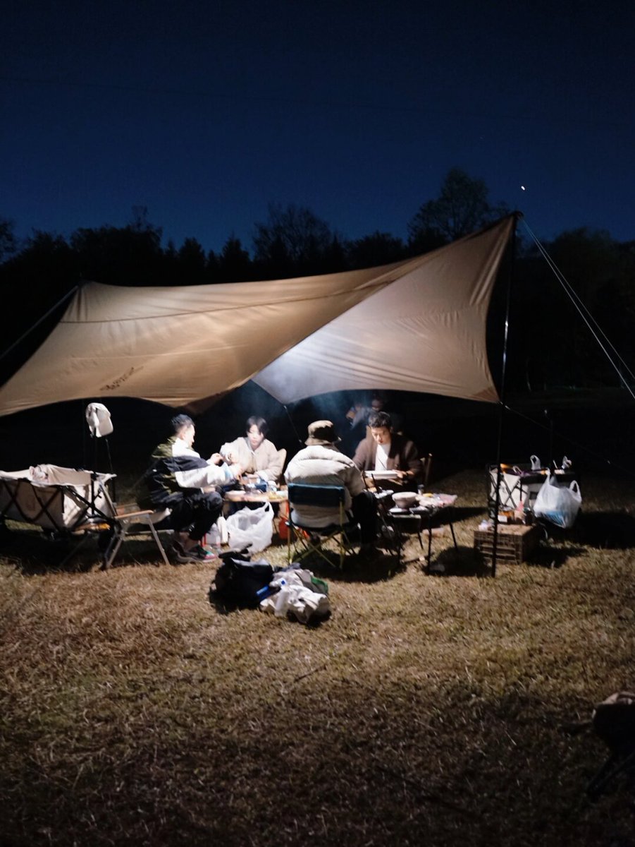 ERe_CP's tweet photo. Just spent the coziest night camping under a sky full of stars—no Wi-Fi, just crackling fire and way too many s’mores. Pure magic ， https://t.co/k76OykQ8ZP