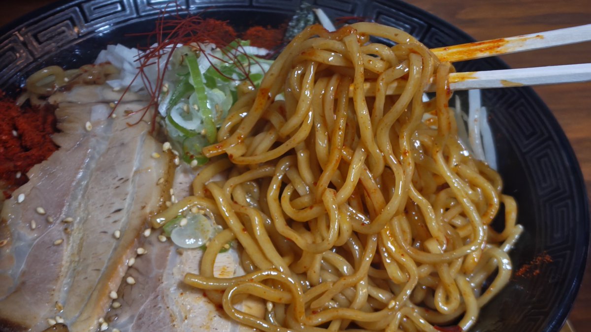 ayubj's tweet photo. 釧路の穂澄さんの辛油そば
久しぶりに食べましたが美味しい!
いろいろ味変できるのが良いですよね。 https://t.co/k1hmHugfBt
