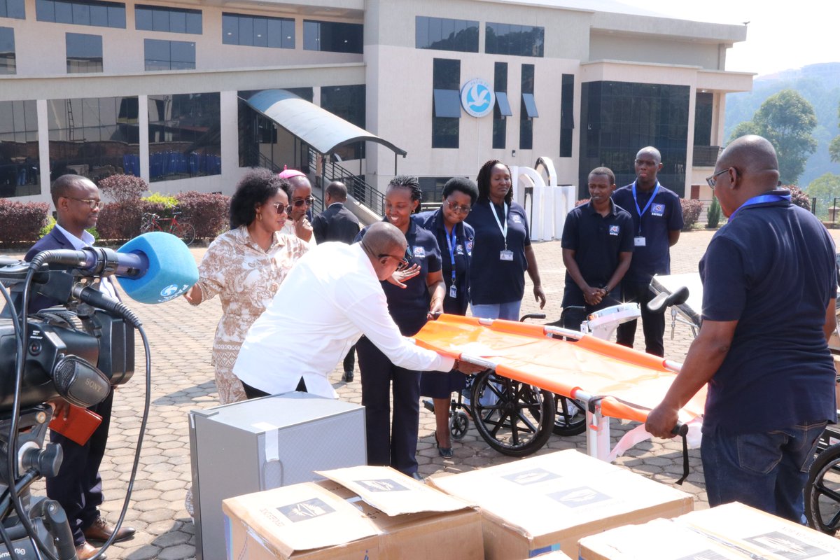 Bufmar_rw's tweet photo. On 12/08/2026, the Director General of BUFMAR, Mme GAHONGAYIRE Monique remitted a 37million Rwf donation of medical equipment to 29 HCs located in Rusizi &amp;Nyamasheke together with His Excellency Bishop Edouard SINAYOBYE, and the V.M of Rusizi District in charge of Social Affairs. https://t.co/WRSPVzgOvn