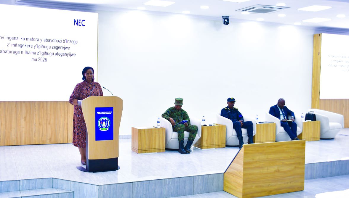 RwandaElections's tweet photo. Mu nama nyunguranabitekerezo  ku myiteguro y'amatora yabereye @MusanzeDistrict yahuje #NEC n'abafatanyabikorwa bayo bo mu Ntara ya @RwandaNorth Perezida wa Komisiyo y'amatora @GasinzigwaOda yasobanuriye abayobozi  mu nzego zinyuranye uruhare rwabo mu migendekere myiza y'amatora. https://t.co/4l78dpn7x9