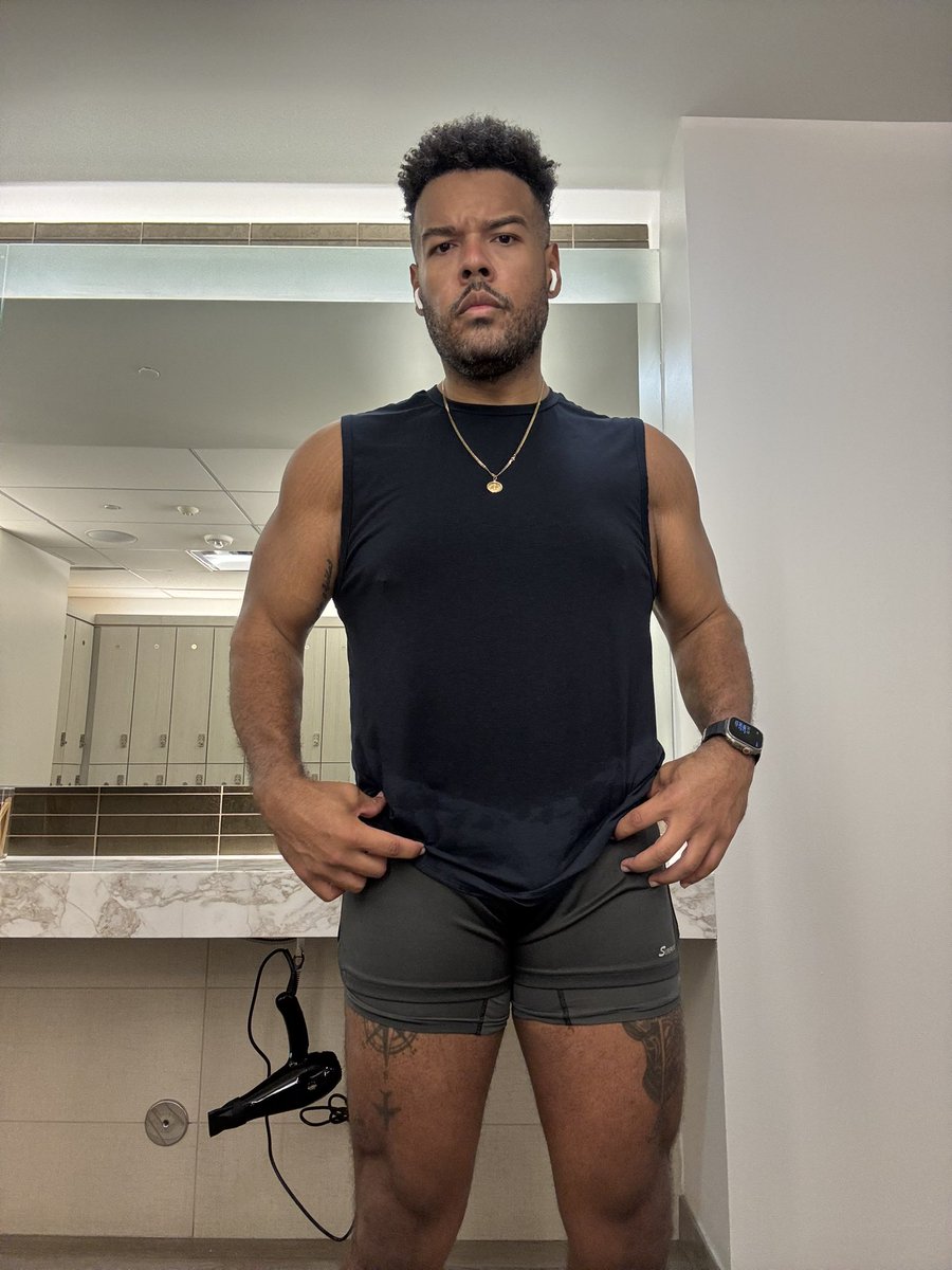 JEP_89's tweet photo. Finished the week STRONG! ๐ช๐ฝ๐ฅ Nowโฆ whatโs on the agenda for the weekend? ๐๐
#HappyFriday #WeekendVibes #FridayFeeling #FinishedStrong #WeekendMode #GoodVibes #LetsGo #FitnessJourney #FeelingGood https://t.co/QrA6www7oW