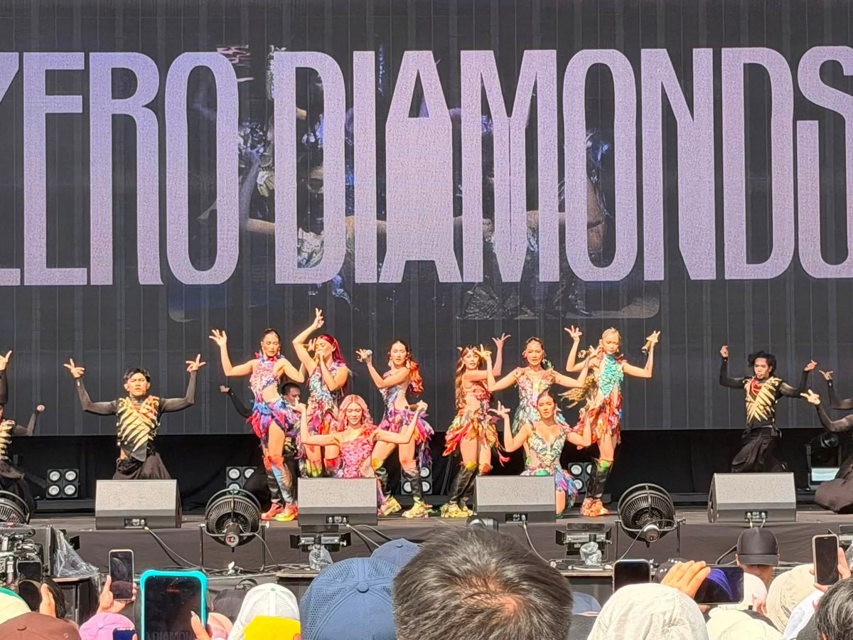 WORLDMUSICAWARD's tweet photo. #BINI makes history with their incredible 9-song set becoming the 1st Filipino Girl Group to perform at the #SummerSonic Festival in Japan, drawing a huge crowd and trending at #1 Worldwide on X! 💪🥇🇵🇭💃🏻💃🏻💃🏻💃🏻💃🏻💃🏻💃💃🐐🎤🏟️🏯🇯🇵👑❤️‍🔥

BINI MAKES OSAKA BLOOM  #BINI_SummerSonic_Osaka 

https://t.co/NUhsxdMIp1