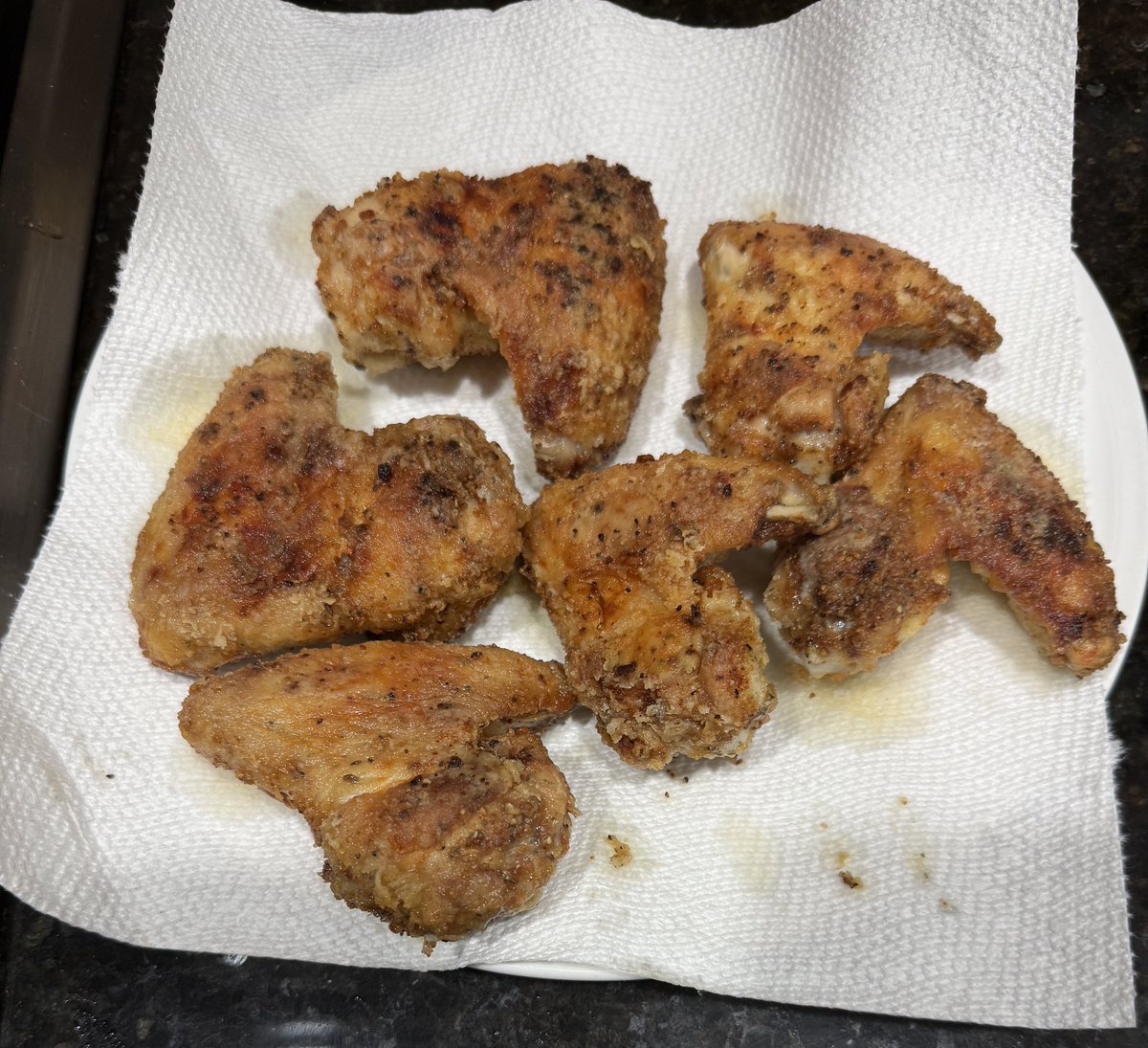 ExtraExtra2026's tweet photo. Nothing like fresh, fried chicken wings for lunch. Now to figure out the sides. What sides do you like with Wangs?! https://t.co/lqCmZ9WltQ