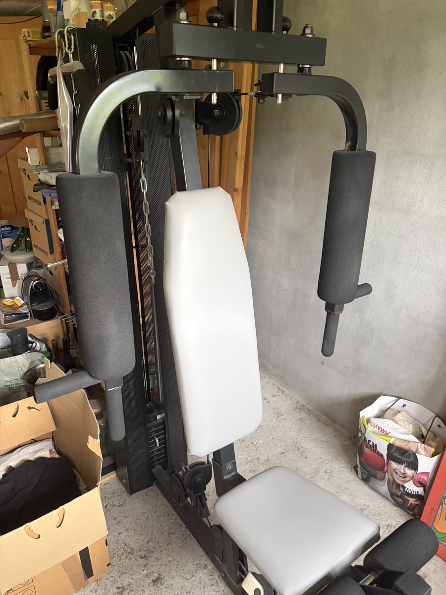 st4rlightwind's tweet photo. guys i'm so happy !!! my parents are on vacation so they asked me to come to their house to water the garden, which means : unlimited access to the home gym !! (don't mind the state the live in a farm) https://t.co/BrtYsSQGjR